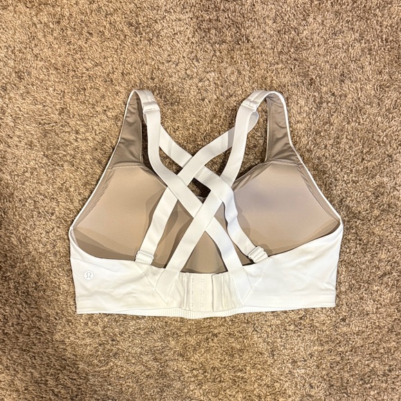 NWOT - Lululemon Athletica White Energy Sports Bra B-G cups - Picture 3 of 3